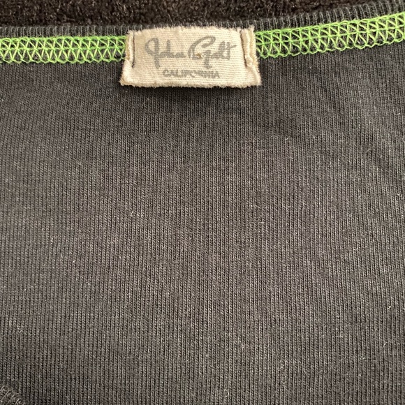 Brandy Melville Cropped Tee - Picture 2 of 3